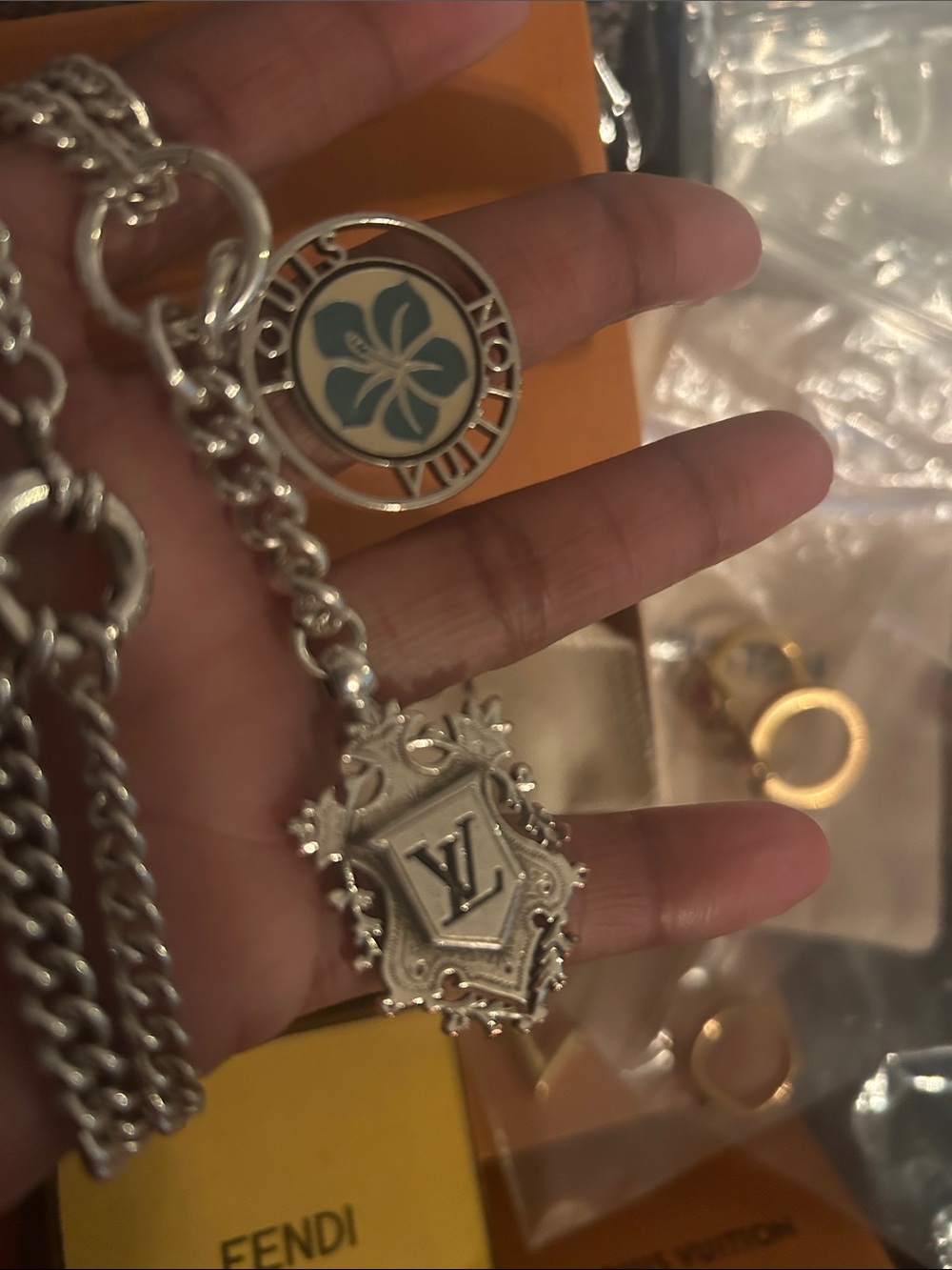 Louis Vuitton silver with color 😳🥳🥳❌❌ - Picture 3 of 9